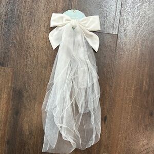 Piper White Bow with Tulle Veil